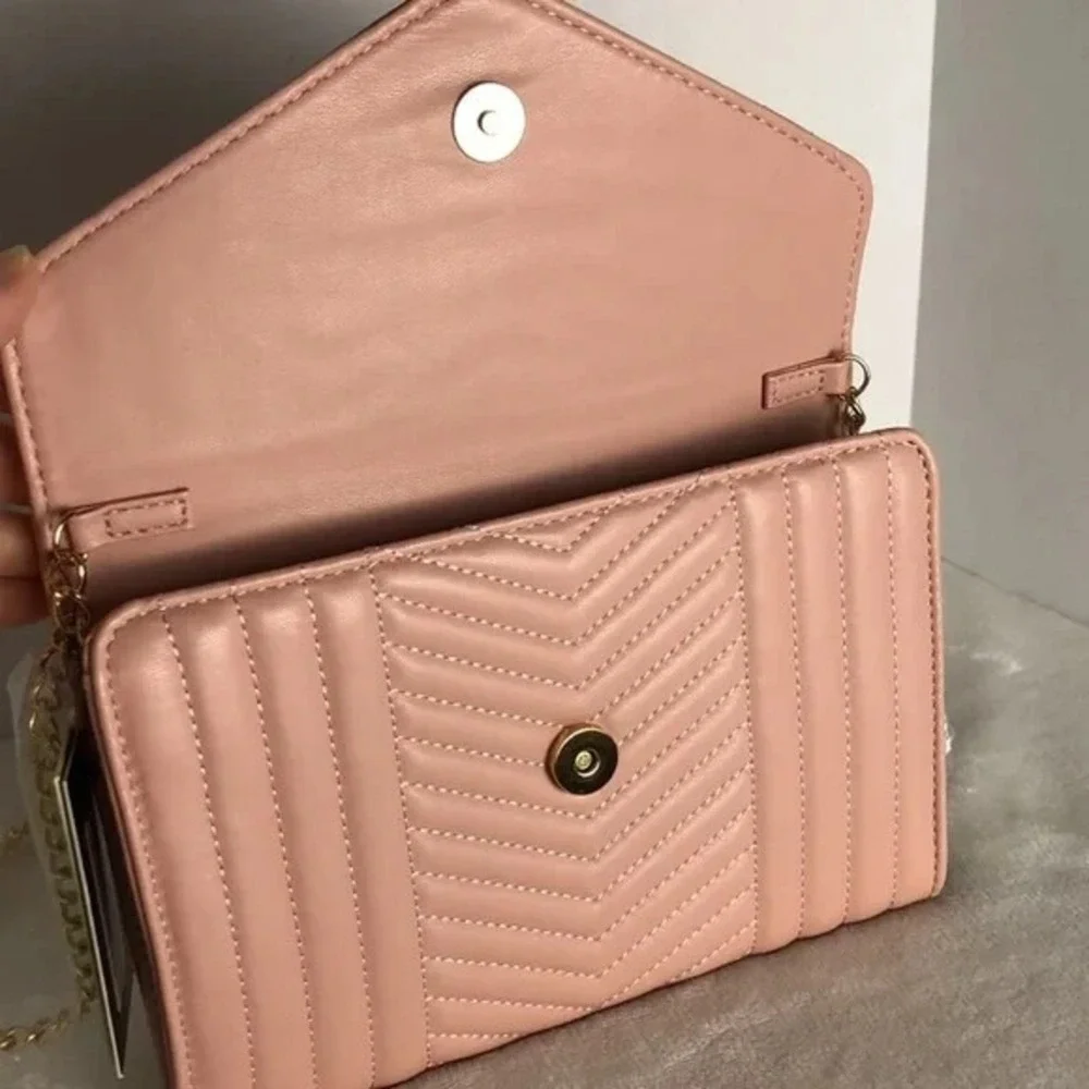 BADGLEY MISCHKA Blush V Quilting Center Crossbody Purse‎ Vegan Leather Chain NEW